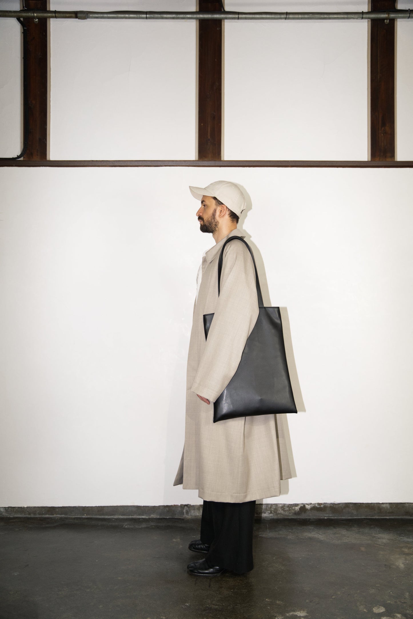 VOID Tote Bag in Cactus Leather from the side