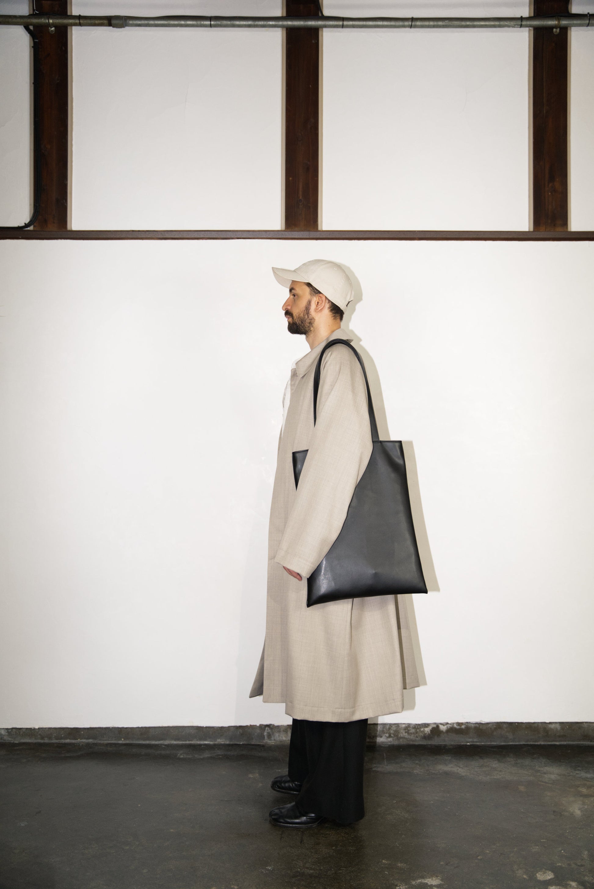 VOID Tote Bag in Cactus Leather from the side